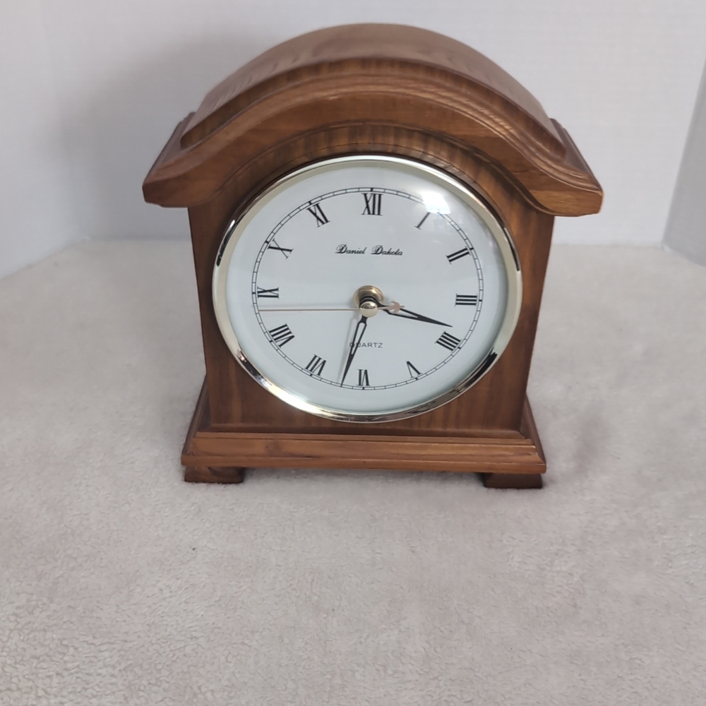 Daniel Dakota Quartz Mantle Clock Oak Case